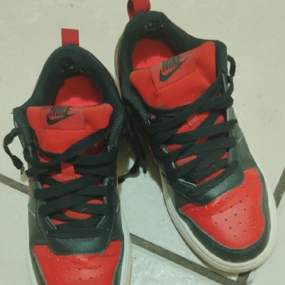 Nike Kids Sneakers in Red and Black